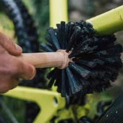 Peaty's Moerasborstel 13 Peaty's Moerasborstel -Unior Winkel Bog Brush in Use scaled