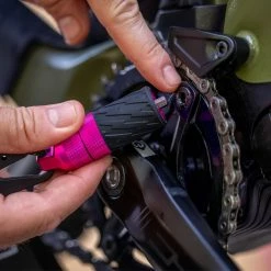 Muc-Off E-bike Aandrijflijn Gereedschap -Unior Winkel mu acc 2652 EBIKE Drivetrain Tool use1 ID 38204